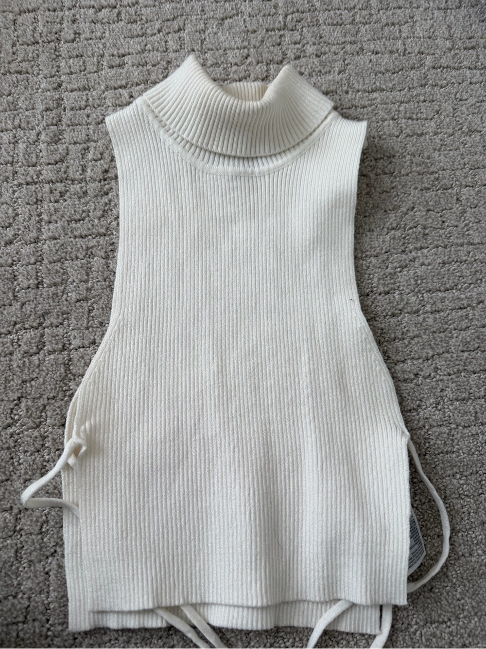 Edikted Cream Ribbed Sleeveless Mock Neck Sweater Vest